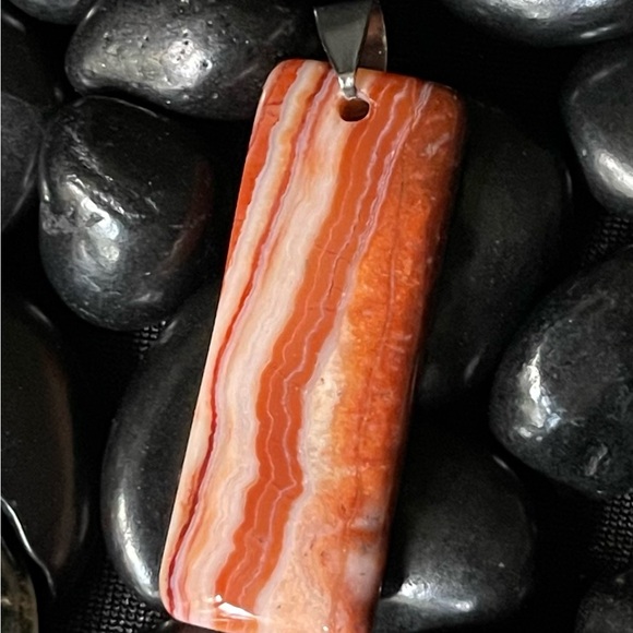 Carnelian Agate Pendant 1 1/2x3/4”. Natural Stone. Makes for a beautiful gift. - Picture 2 of 10